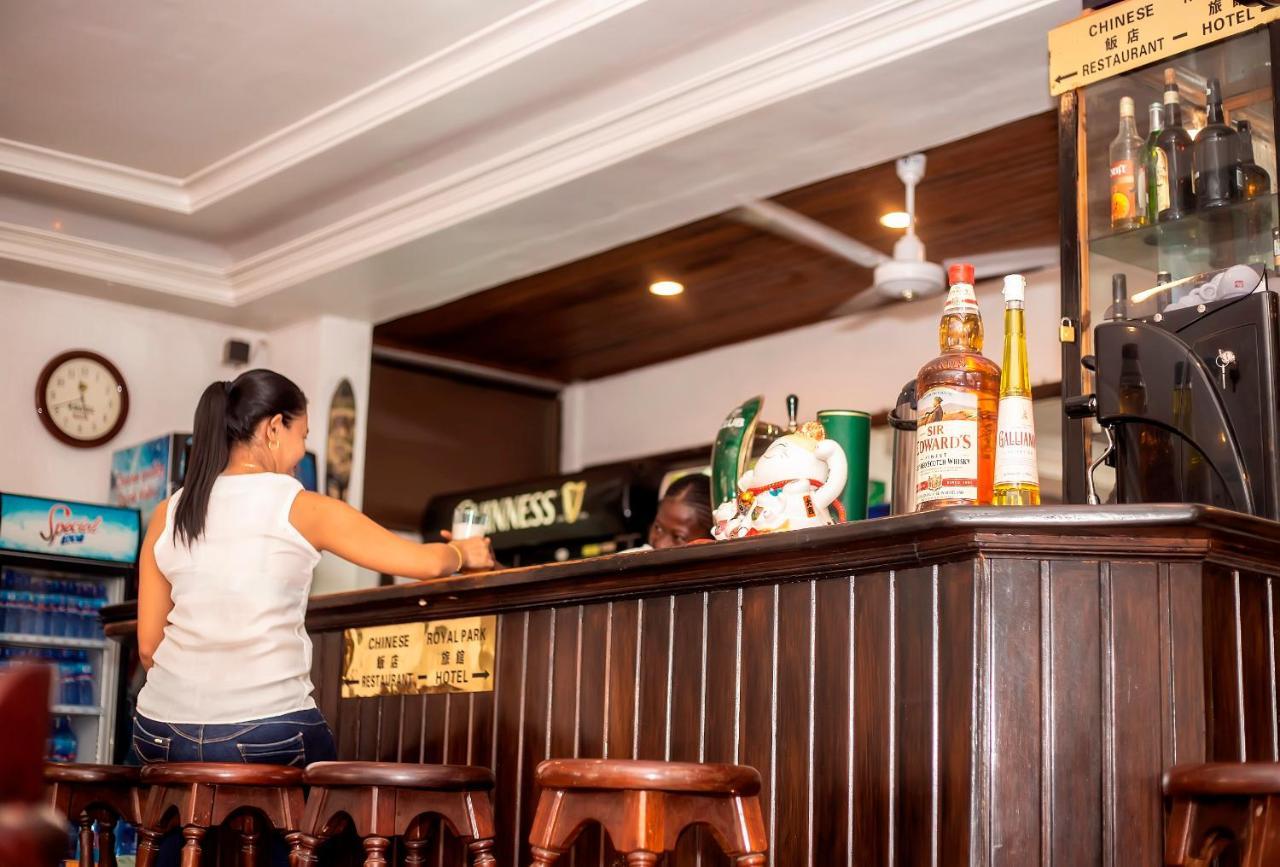 קומסי Royal Park Hotel מראה חיצוני תמונה