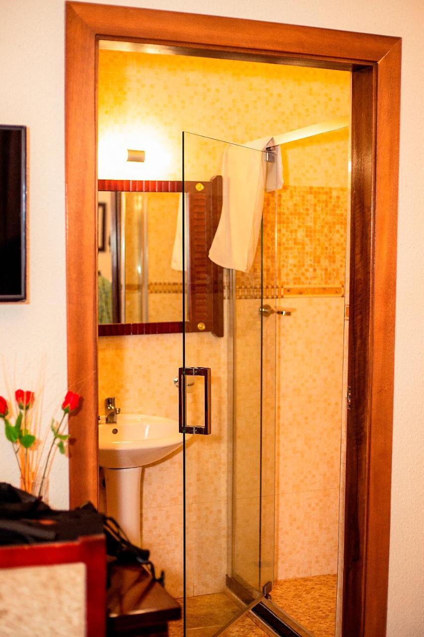 קומסי Royal Park Hotel מראה חיצוני תמונה